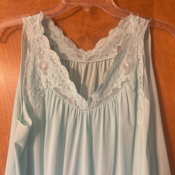 Vintage Two Piece Nightgown and Robe Set Size Medium - Picture 12 of 17